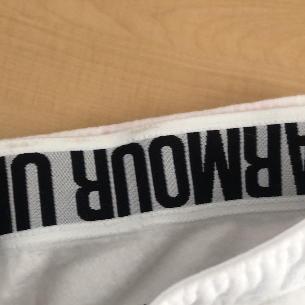 Women’s Under Armour Capris Sweats - Picture 3 of 9
